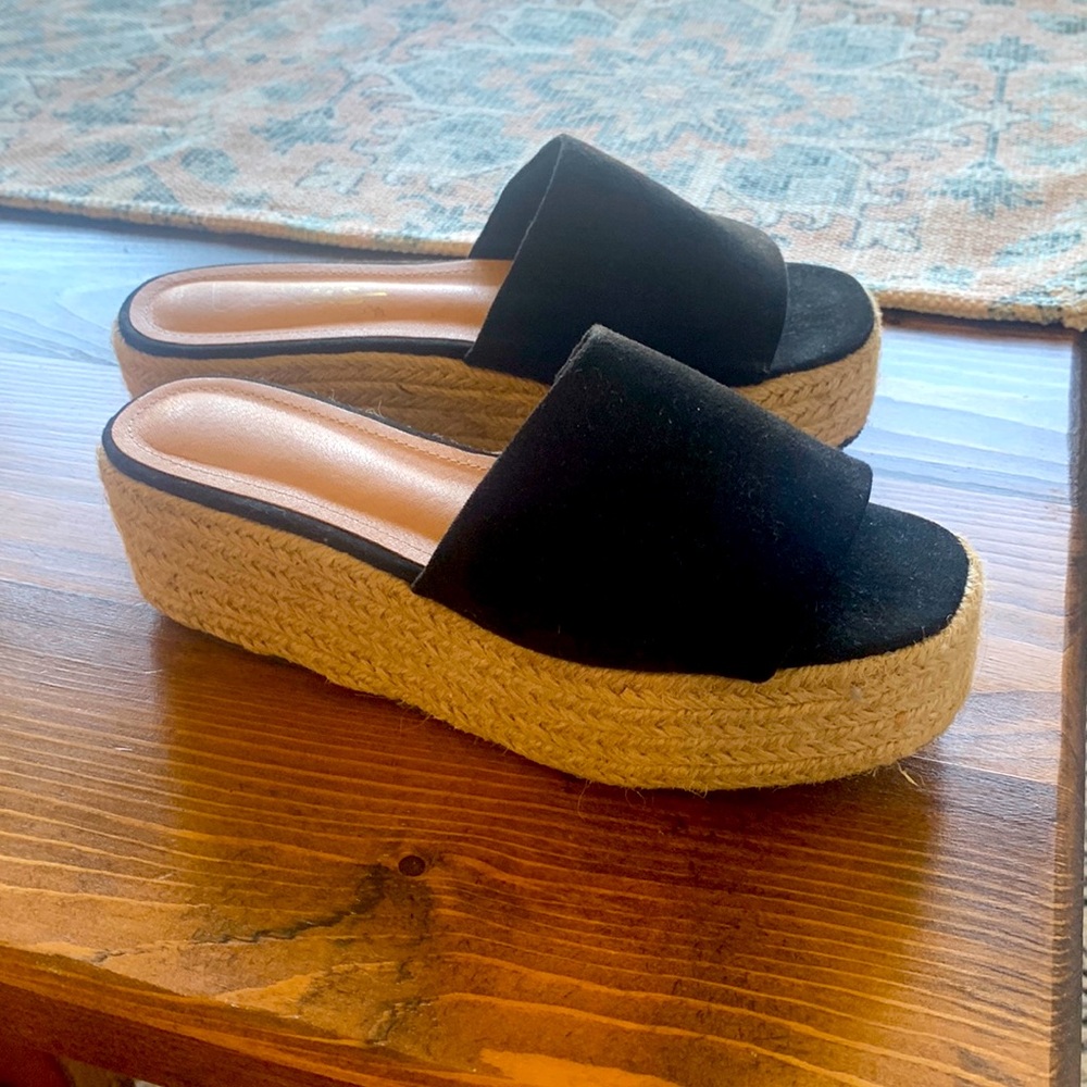 LuLus black platform shoes- barely worn, size 8